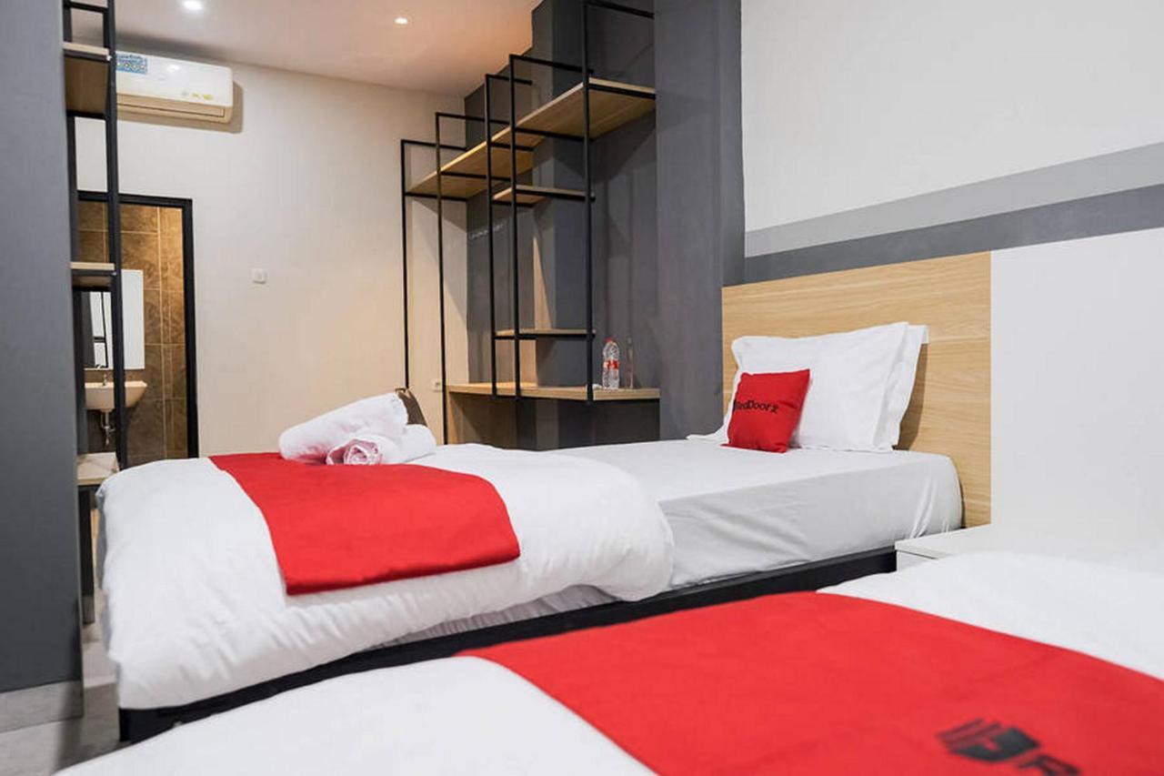 Reddoorz Plus Near Taman Anggrek Mall Jakarta Buitenkant foto