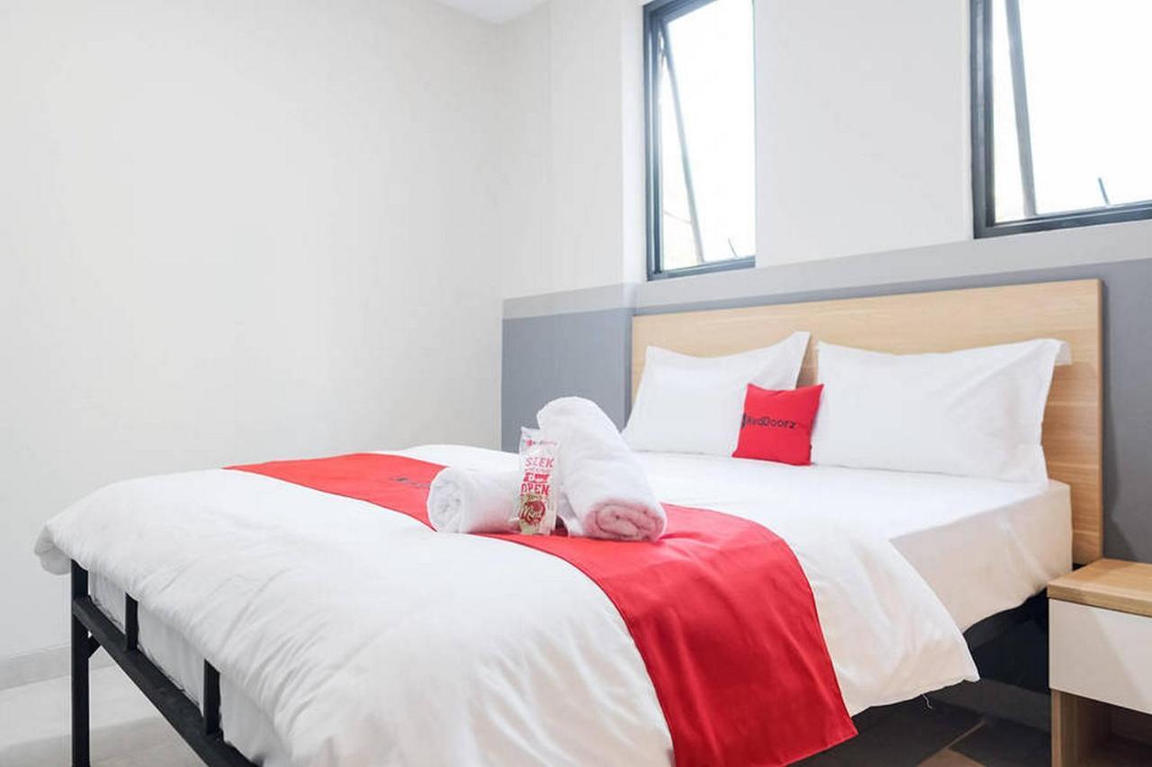 Reddoorz Plus Near Taman Anggrek Mall Jakarta Buitenkant foto