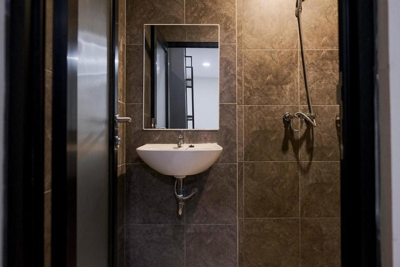 Reddoorz Plus Near Taman Anggrek Mall Jakarta Buitenkant foto