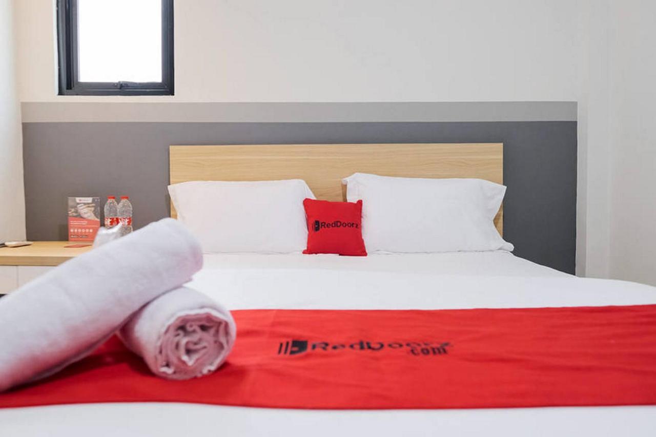Reddoorz Plus Near Taman Anggrek Mall Jakarta Buitenkant foto