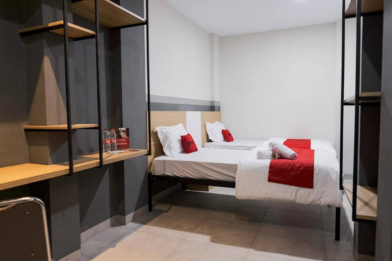 Reddoorz Plus Near Taman Anggrek Mall Jakarta Buitenkant foto