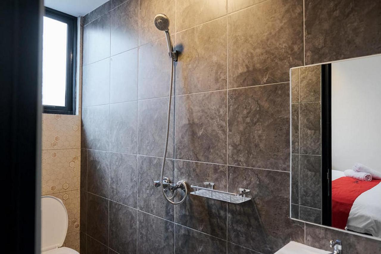 Reddoorz Plus Near Taman Anggrek Mall Jakarta Buitenkant foto