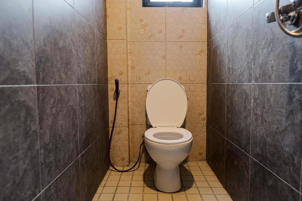 Reddoorz Plus Near Taman Anggrek Mall Jakarta Buitenkant foto
