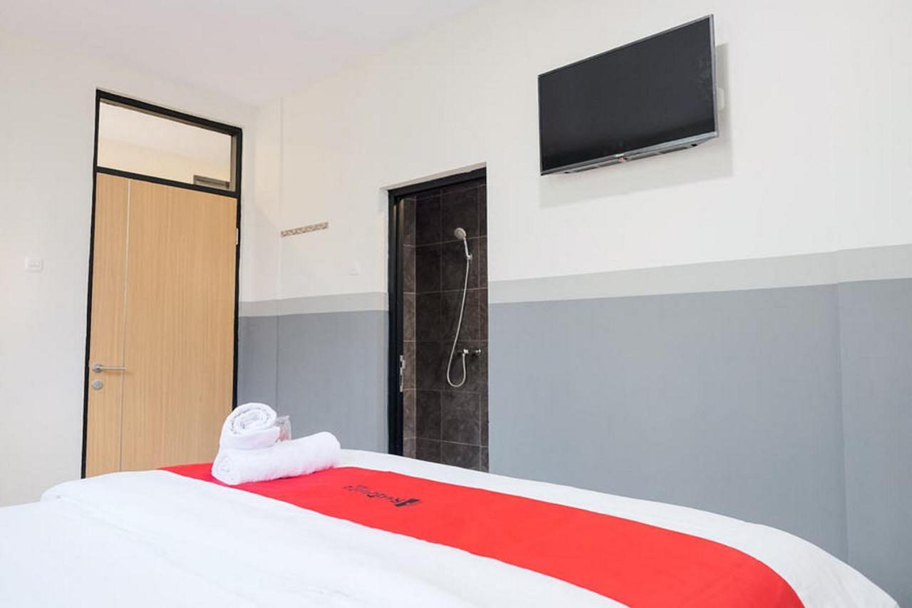 Reddoorz Plus Near Taman Anggrek Mall Jakarta Buitenkant foto