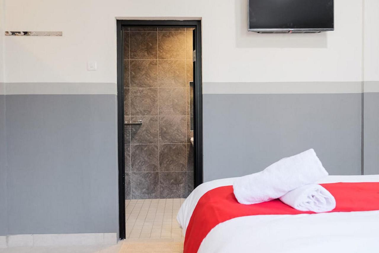 Reddoorz Plus Near Taman Anggrek Mall Jakarta Buitenkant foto
