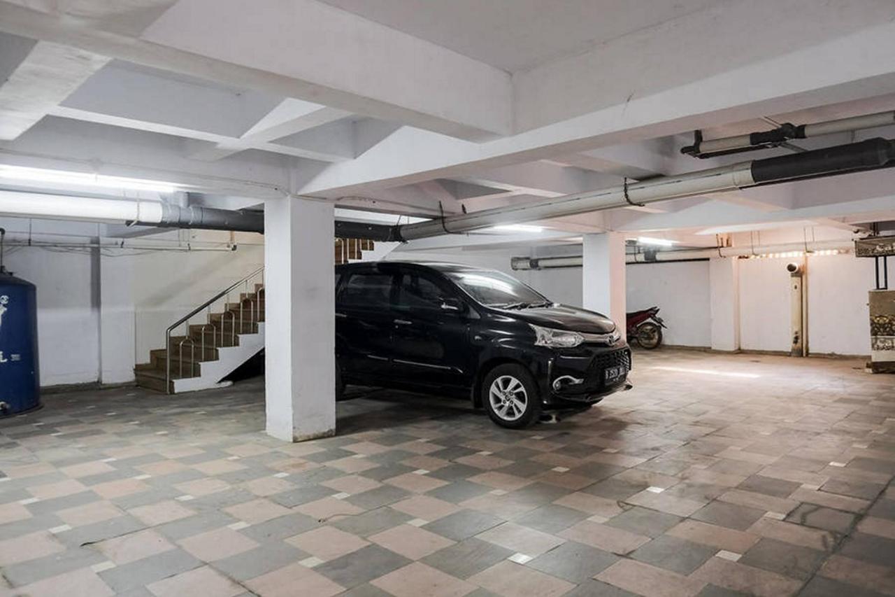 Reddoorz Plus Near Taman Anggrek Mall Jakarta Buitenkant foto