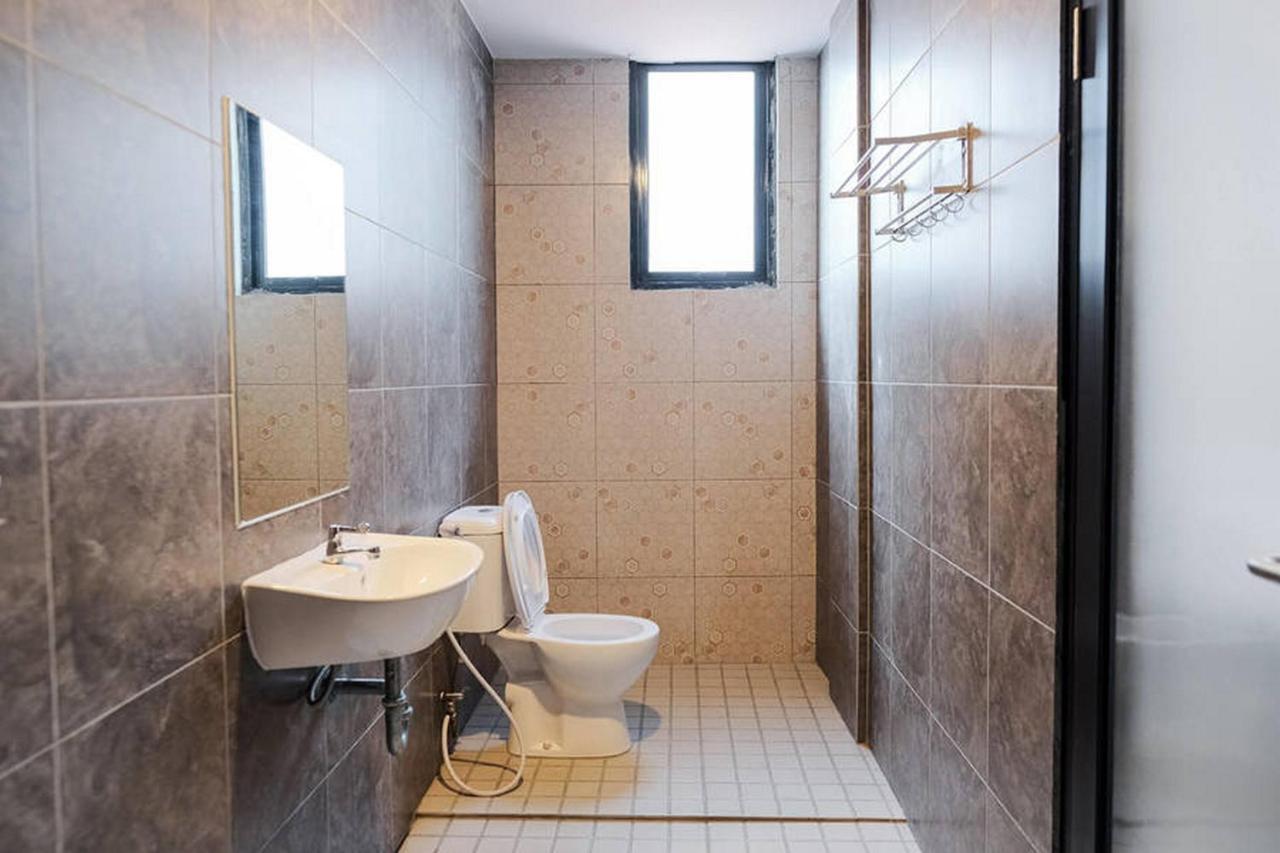 Reddoorz Plus Near Taman Anggrek Mall Jakarta Buitenkant foto